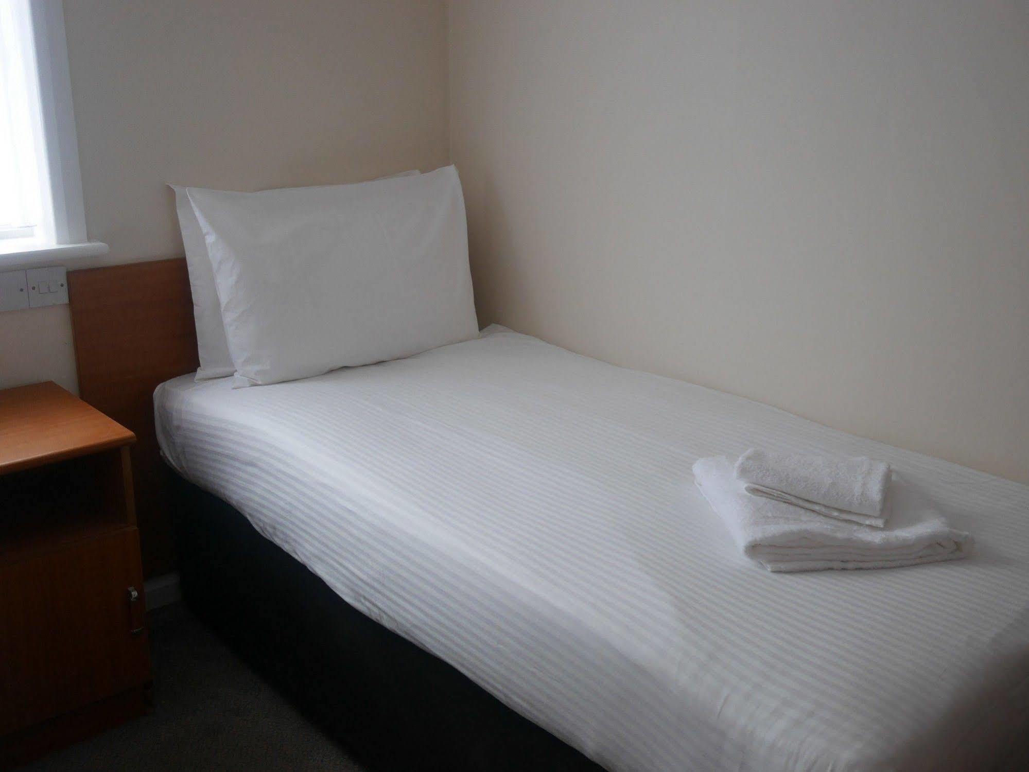 Sk Heathrow Hotel Hayes  Dış mekan fotoğraf