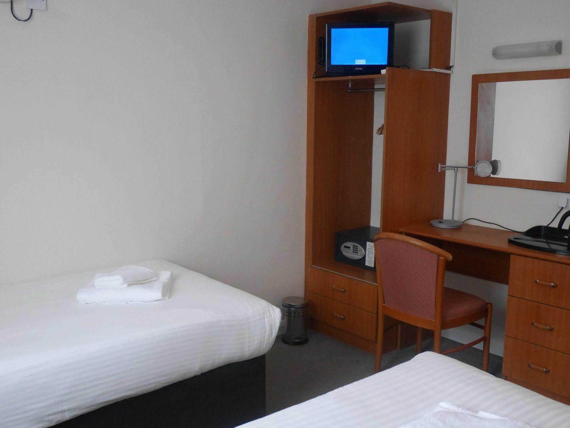 Sk Heathrow Hotel Hayes  Dış mekan fotoğraf