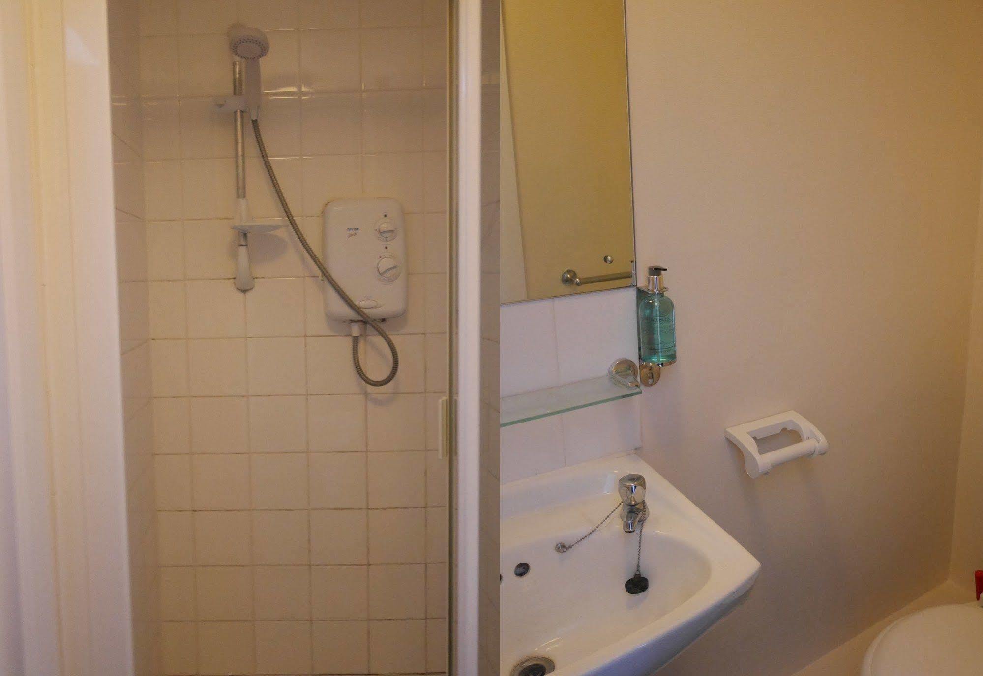 Sk Heathrow Hotel Hayes  Dış mekan fotoğraf