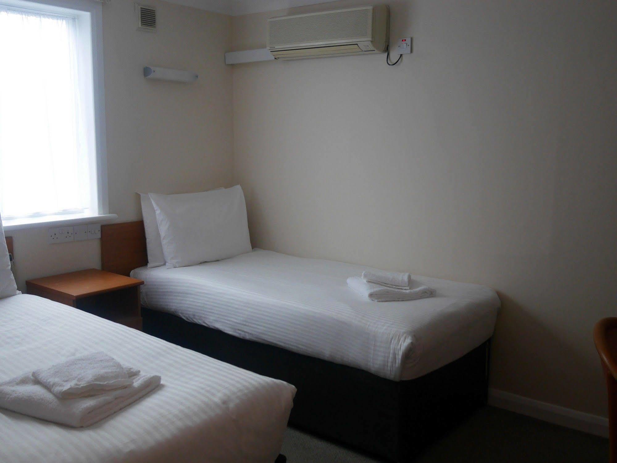 Sk Heathrow Hotel Hayes  Dış mekan fotoğraf