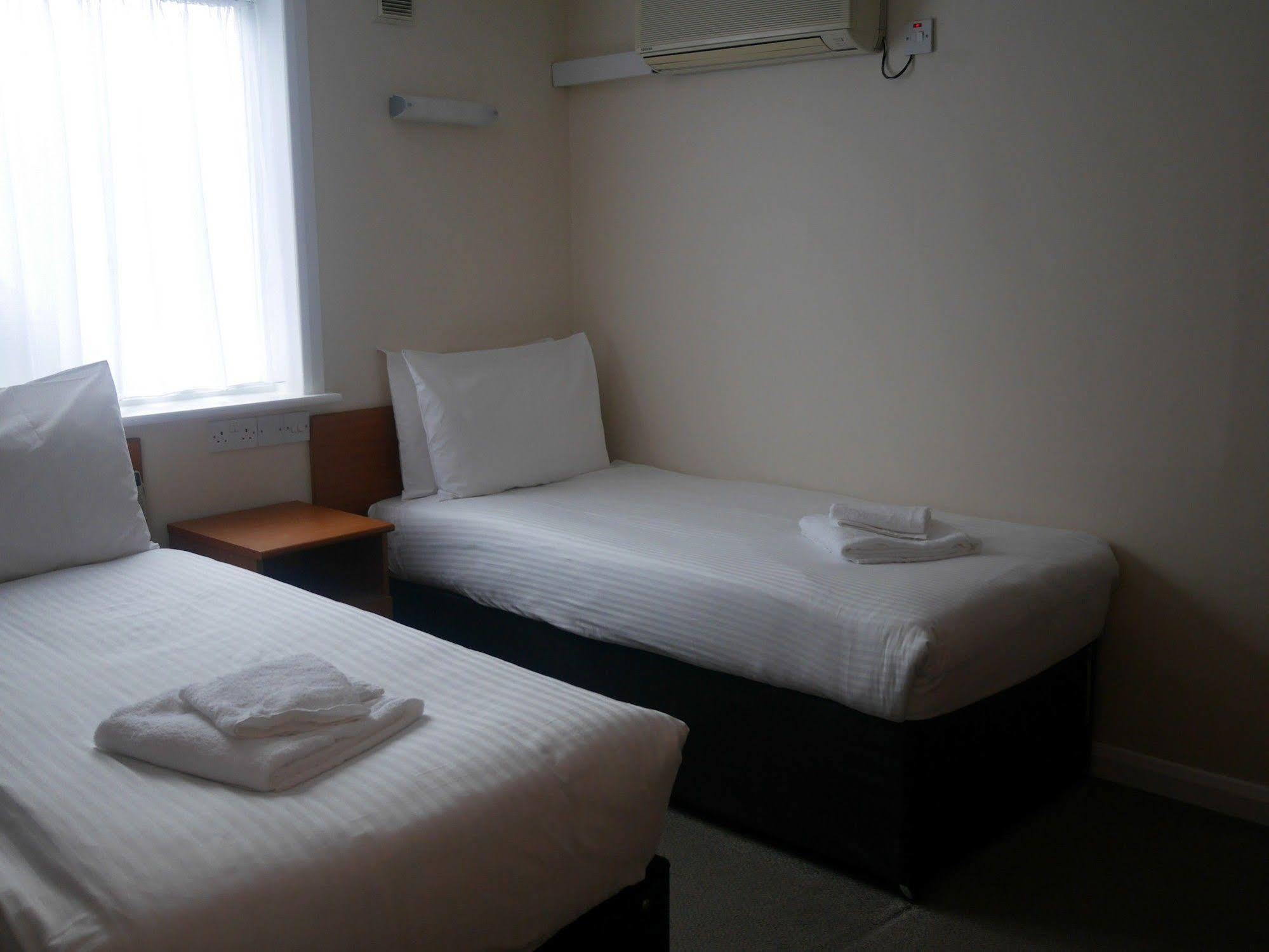 Sk Heathrow Hotel Hayes  Dış mekan fotoğraf
