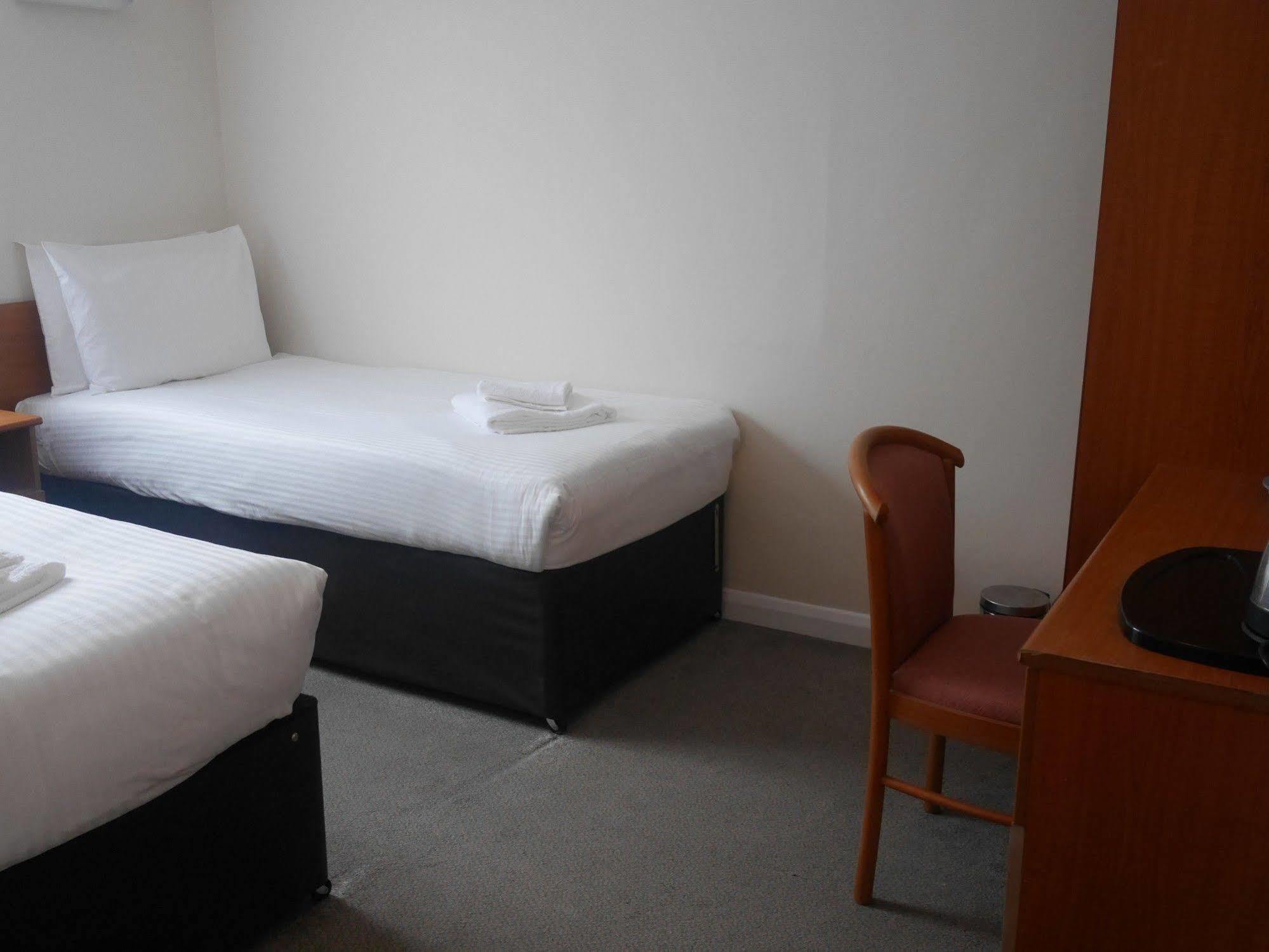 Sk Heathrow Hotel Hayes  Dış mekan fotoğraf