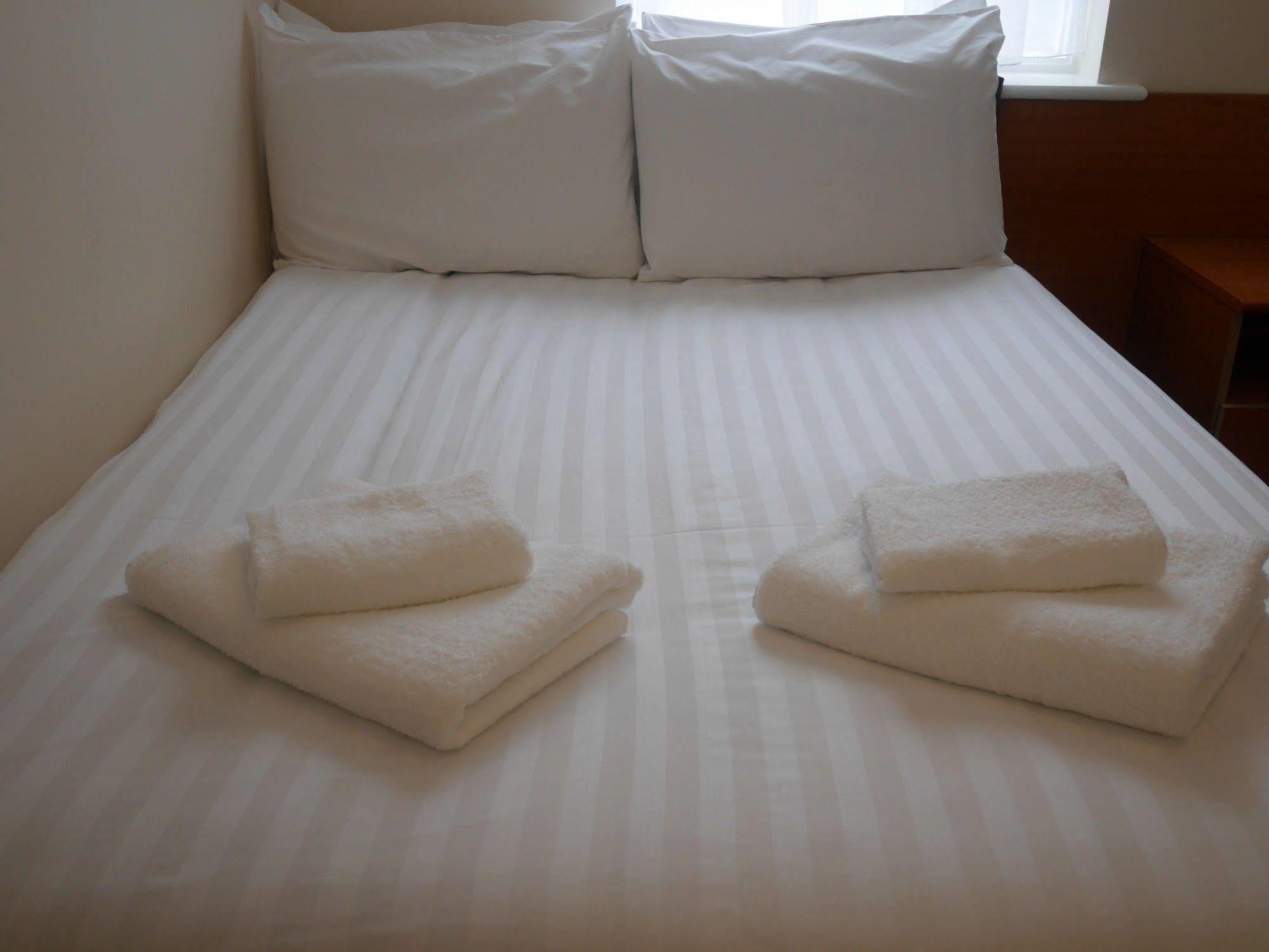 Sk Heathrow Hotel Hayes  Dış mekan fotoğraf