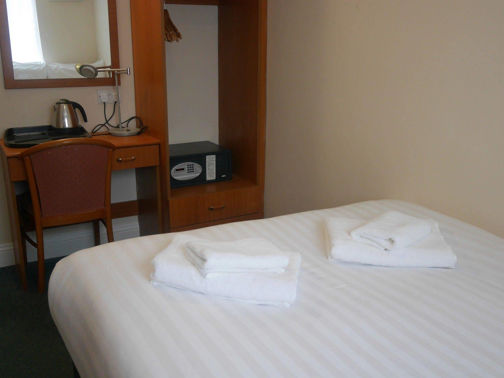 Sk Heathrow Hotel Hayes  Dış mekan fotoğraf