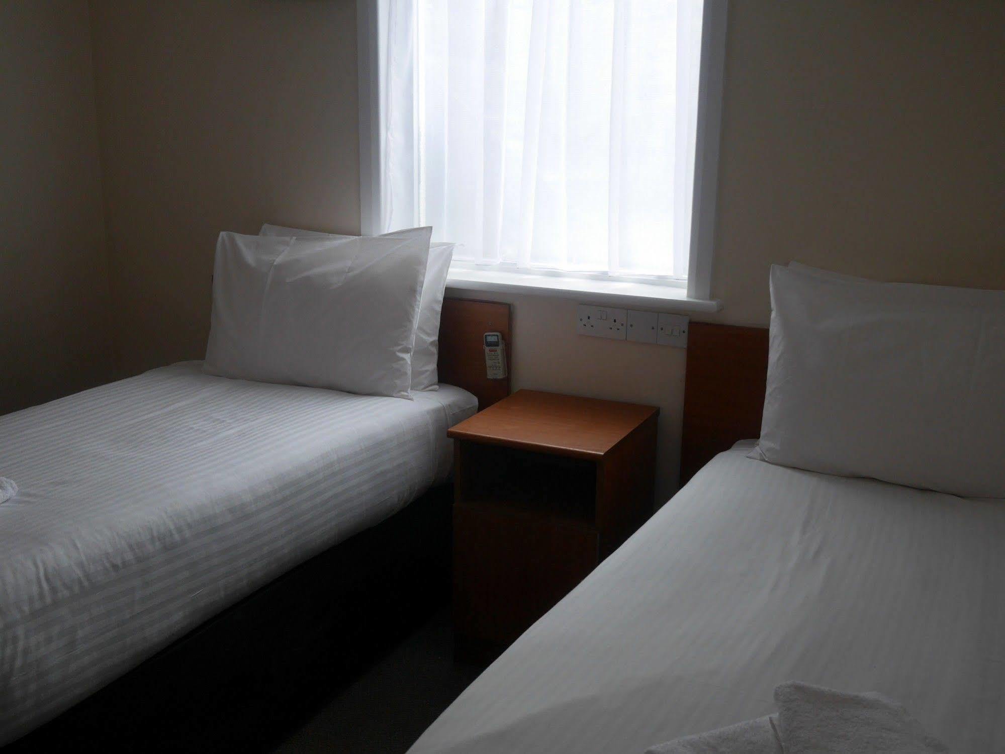 Sk Heathrow Hotel Hayes  Dış mekan fotoğraf