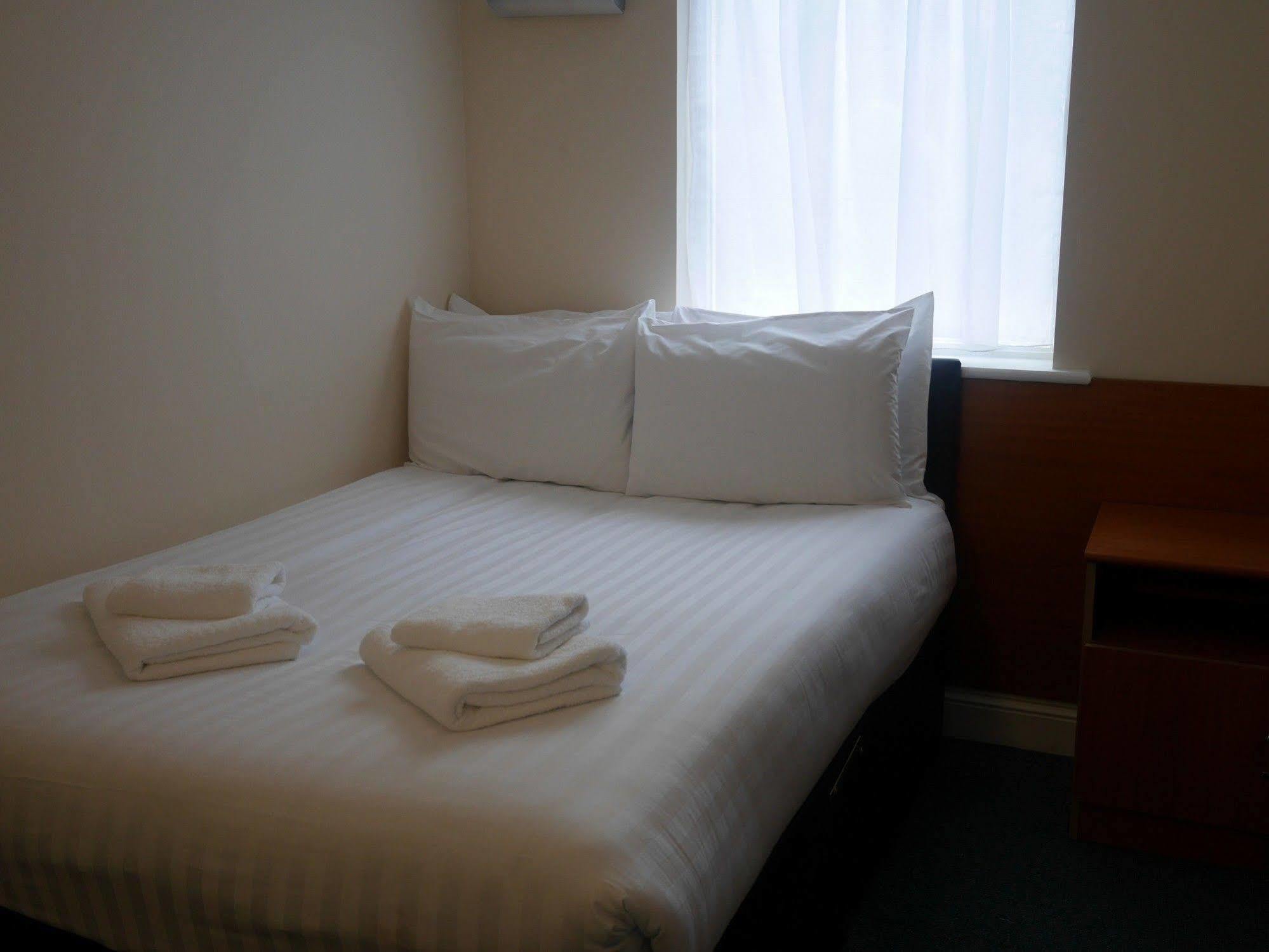 Sk Heathrow Hotel Hayes  Dış mekan fotoğraf