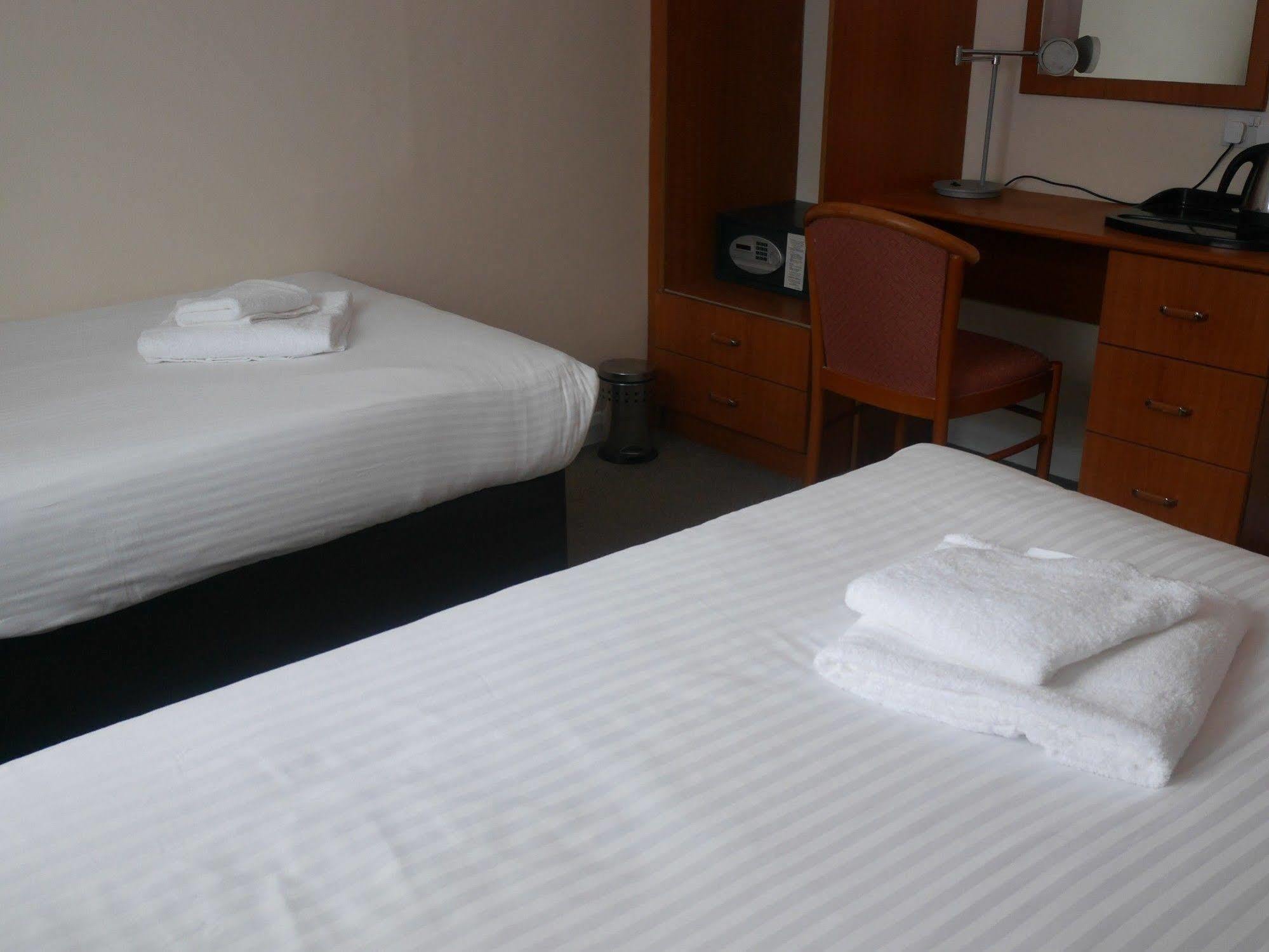 Sk Heathrow Hotel Hayes  Dış mekan fotoğraf