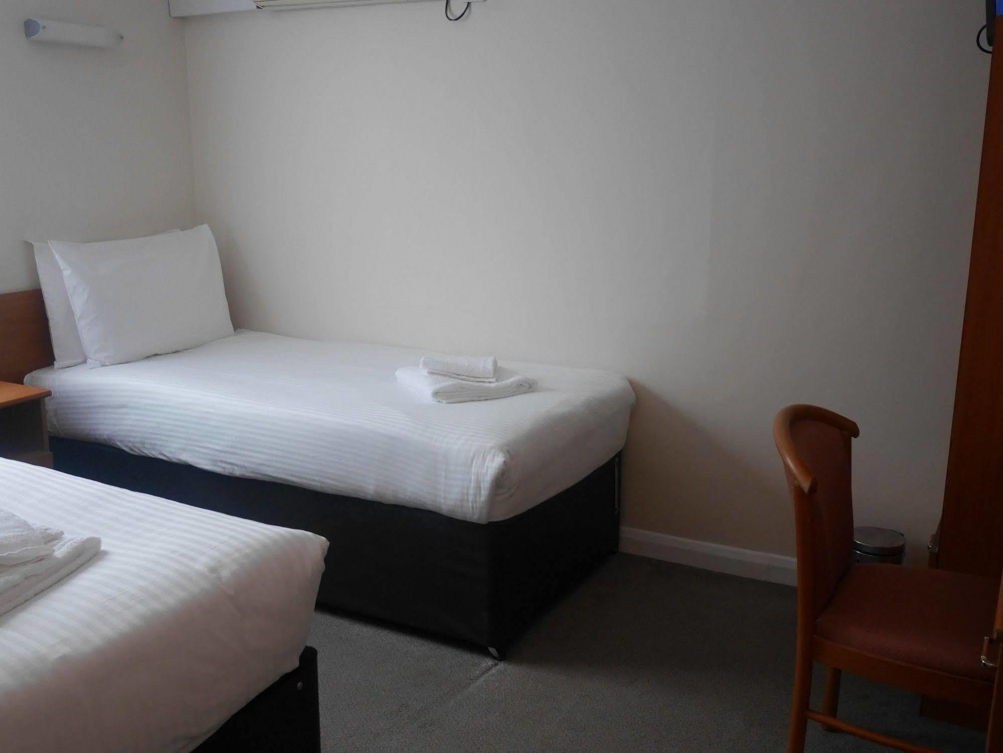 Sk Heathrow Hotel Hayes  Dış mekan fotoğraf